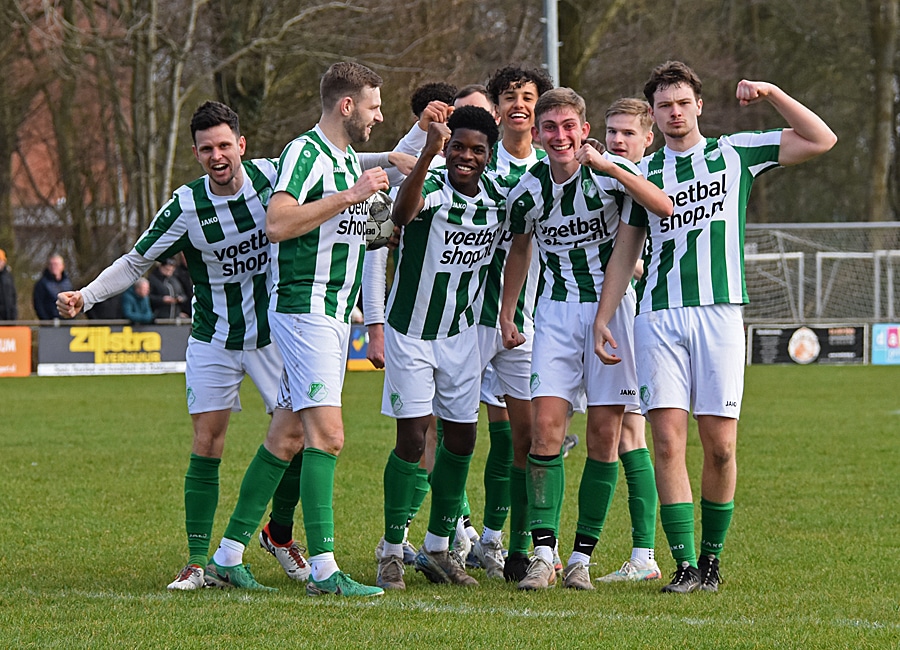 (Foto)Verslag: Vv Dokkum Vergeet Zichzelf Te Belonen 13 Slotoffensief - DSC 0819