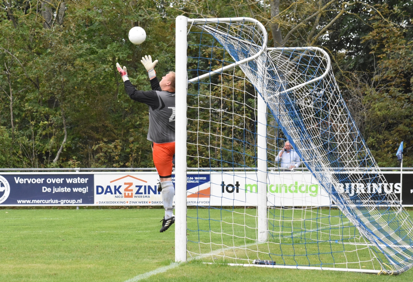 Competitiestart Bezorgt Fc Harlingen De Eerste Zege! 3 Slotoffensief - fc Harlingen 1 AVC 1 website 3
