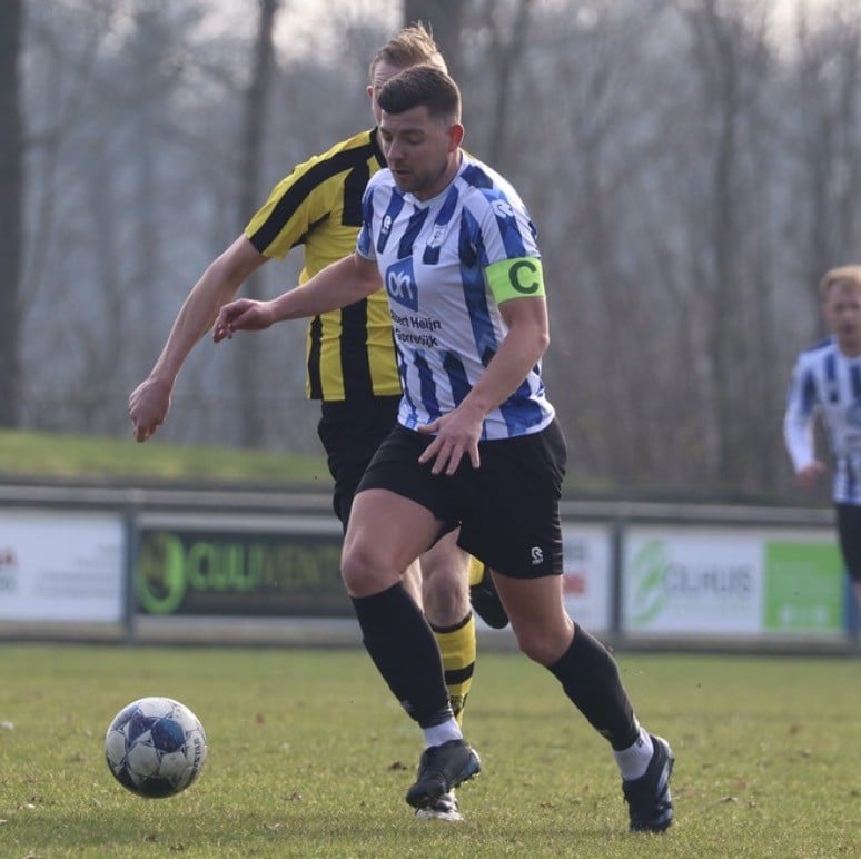 Sirenes stelen de show, Gorredijk blijft koel en wint