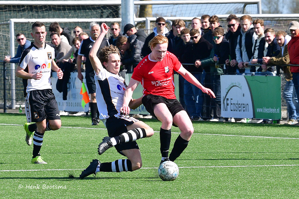 Gehavend Delfstrahuizen onderuit in Easterrein