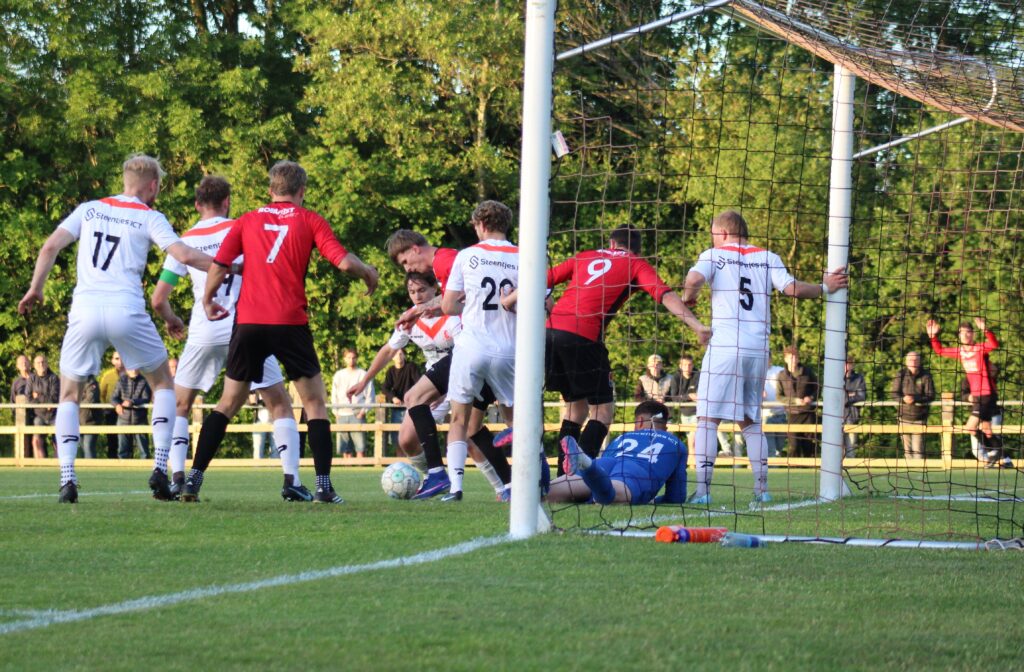 Slotoffensief - 005 Hedgar Hoekstra maakt de 2 0