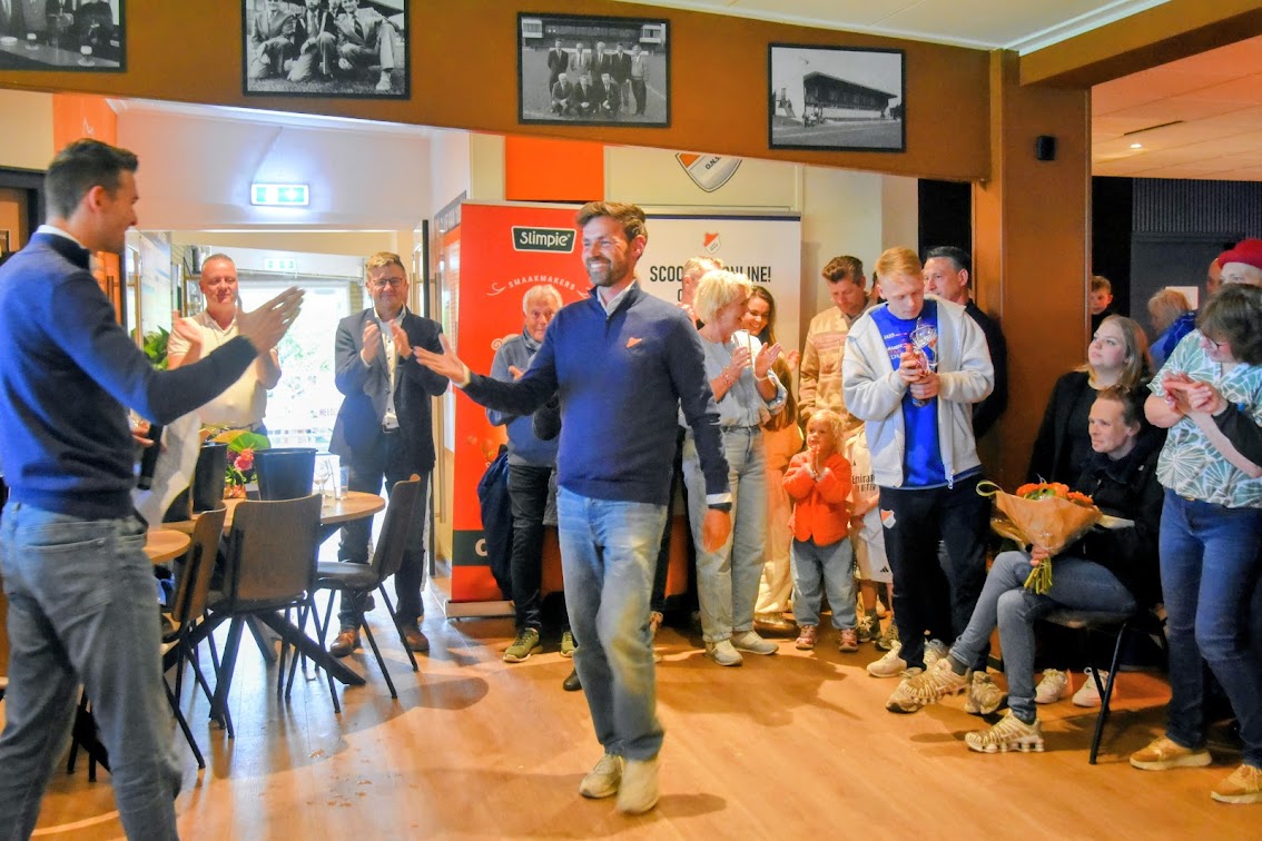 Afscheid van vertrekkende spelers en stafleden ONS Sneek