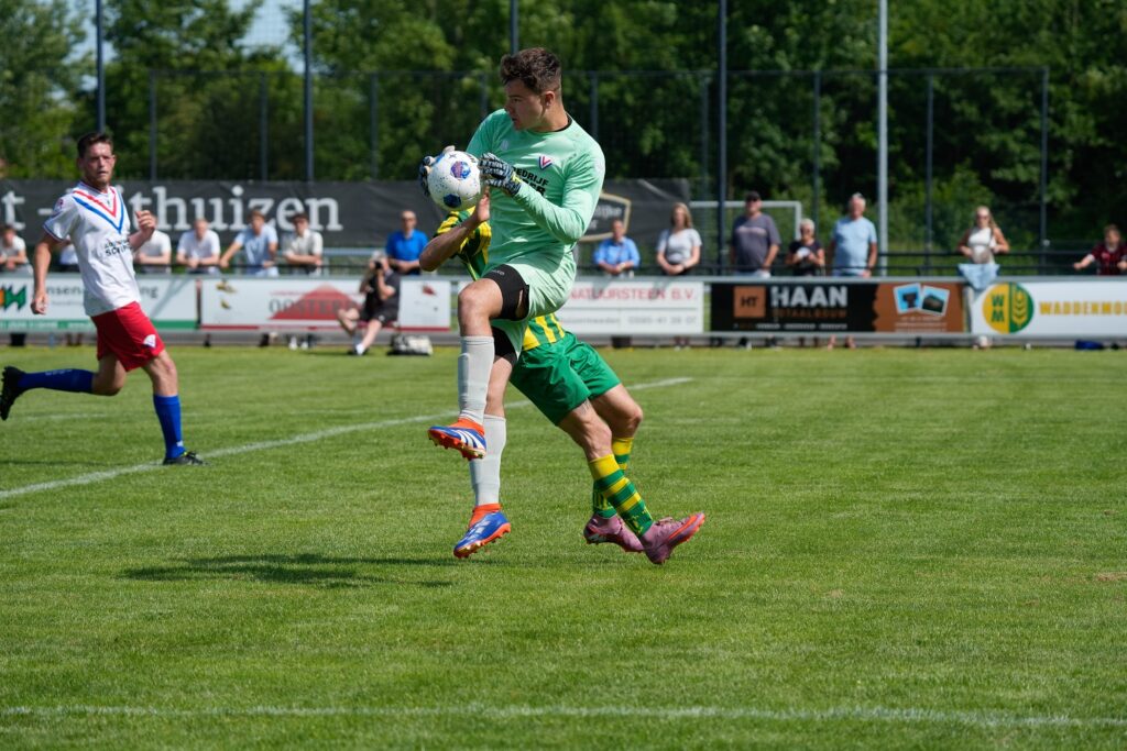 Slotoffensief - duel Aize Storm en keeper