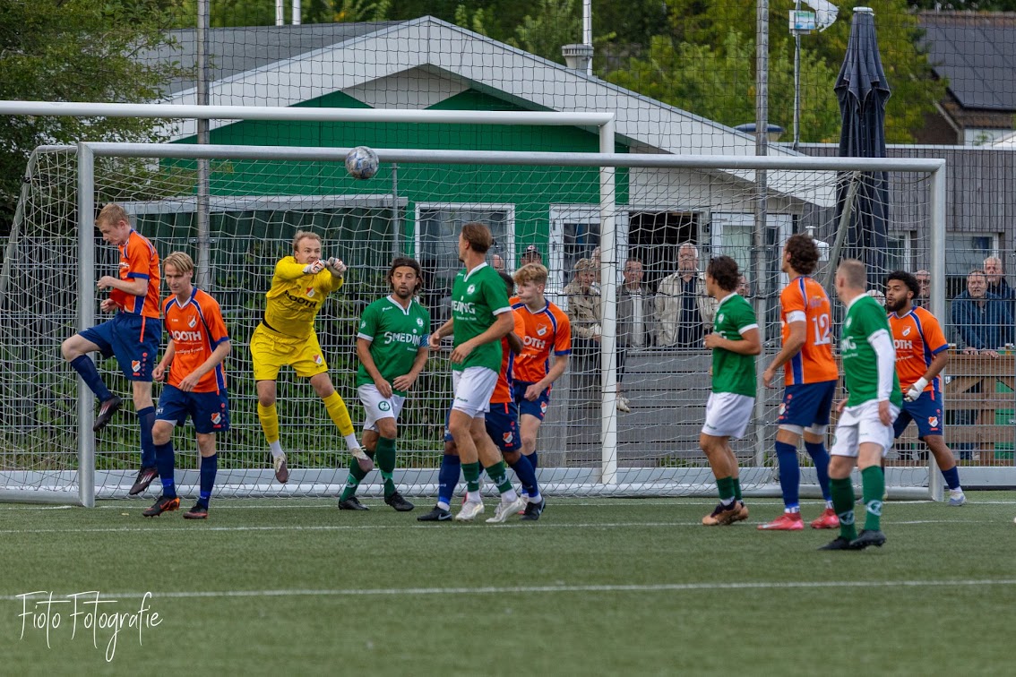 ONS Sneek wint van en bij Zeerobben
