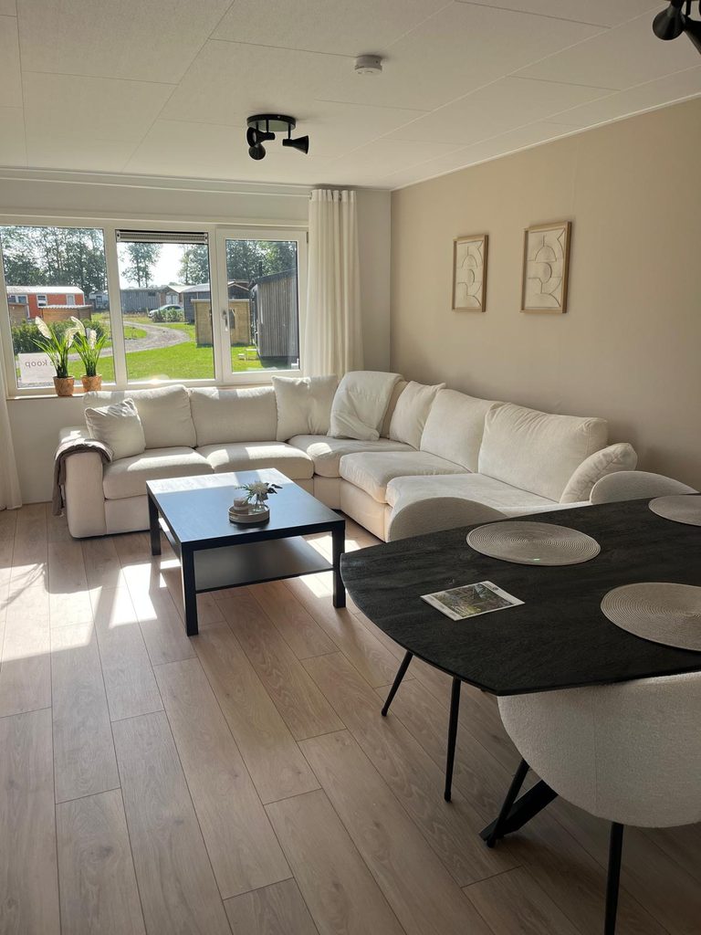Te Koop: Prachtig Chalet Op Unieke Locatie In Hoogersmilde! 2 Slotoffensief - WhatsApp Image 2026 08 27 at 14.36.35 1 768x1024 1