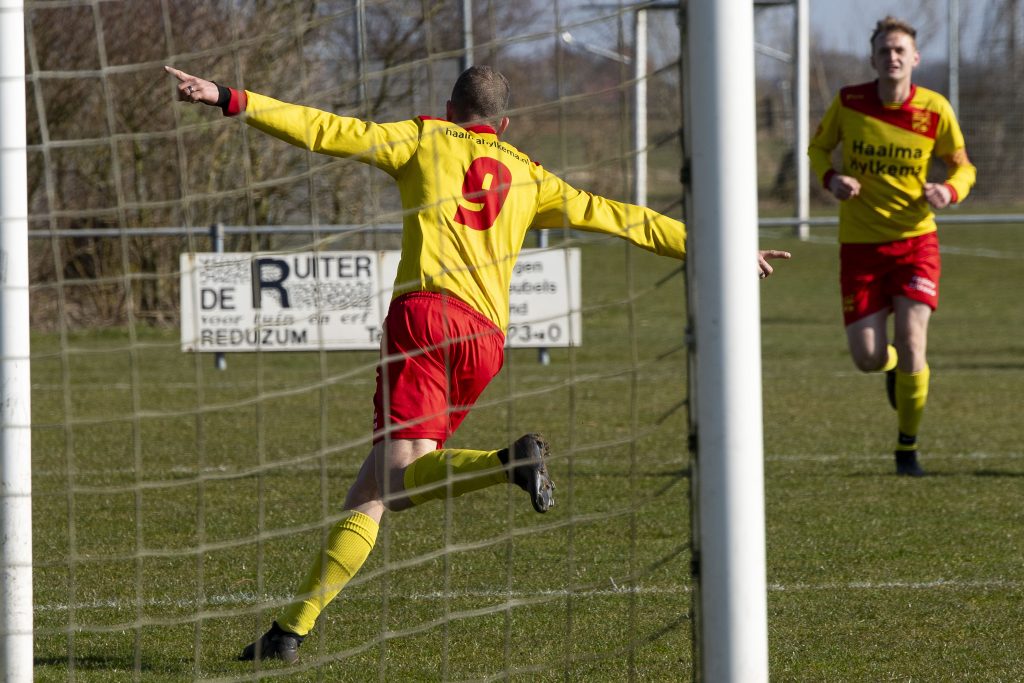 Rondje amateurvoetbal gemeente Leeuwarden: Frisia wint op Urk, Zwaluwen blijft foutloos en Nicator p