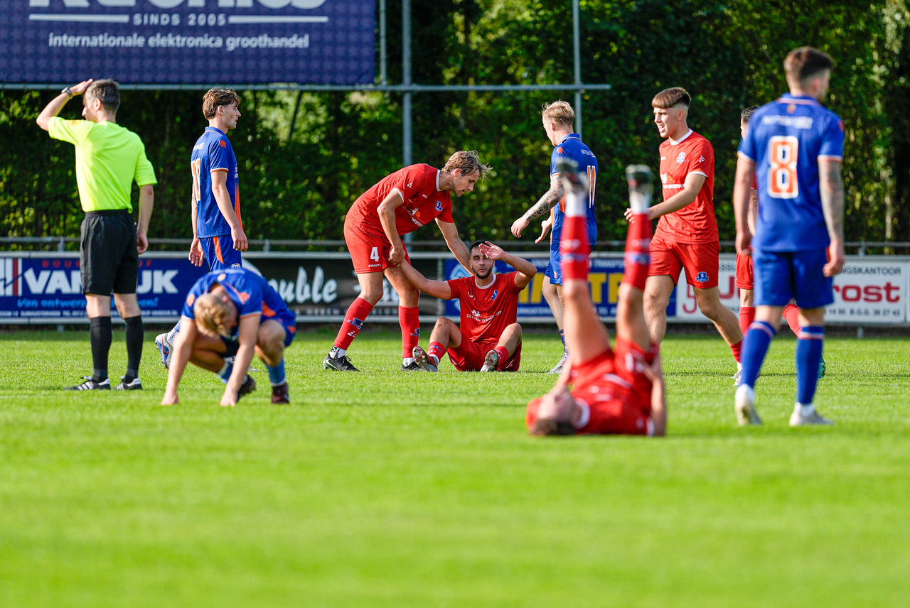 Derbydriepunter voor Buitenpost in Surhuisterveen