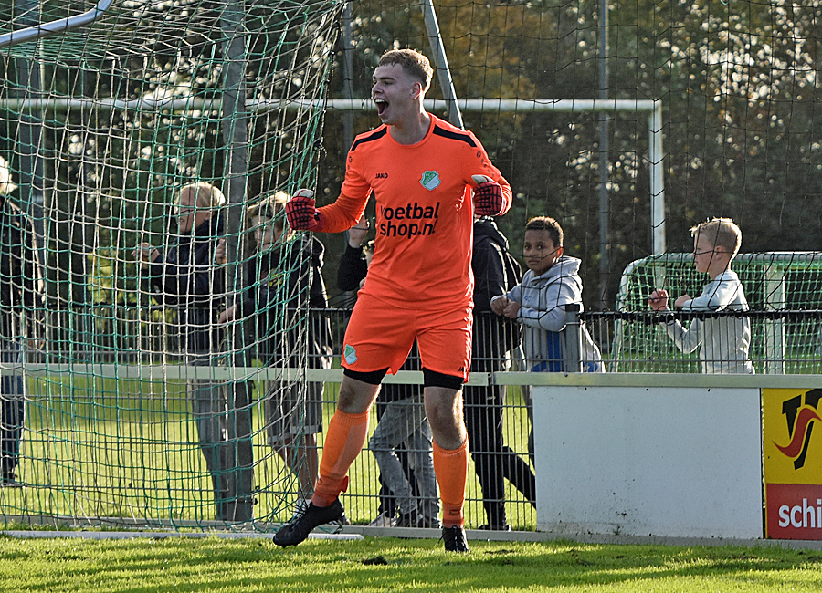 Dokkum Verslaat Hjsc, Na Strafschoppen! 9 Slotoffensief - DSC 1579