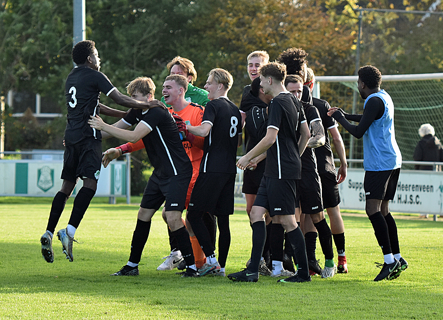 Dokkum Verslaat Hjsc, Na Strafschoppen! 10 Slotoffensief - DSC 1629