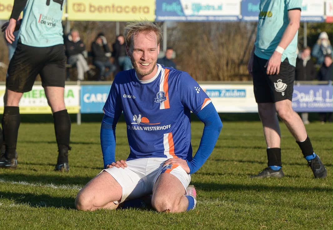 Buitenpost heeft genoeg aan vijf goals in één helft en bekert verder