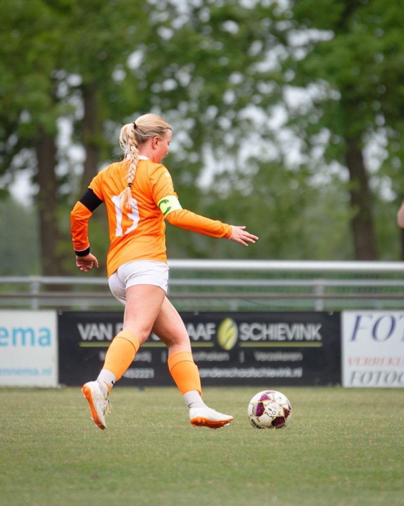Femke De Jong (21) En Vv Kollum Zoeken Versterking: ‘We Staan Als Team Voor Elkaar Klaar’ 3 Slotoffensief - WhatsApp Image 2026 10 29 at 13.54.08